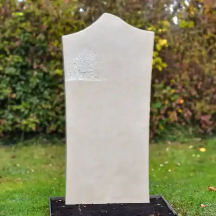 Einzelgrabstein Arktic Beige mit eingearbeitetem Motiv Baum