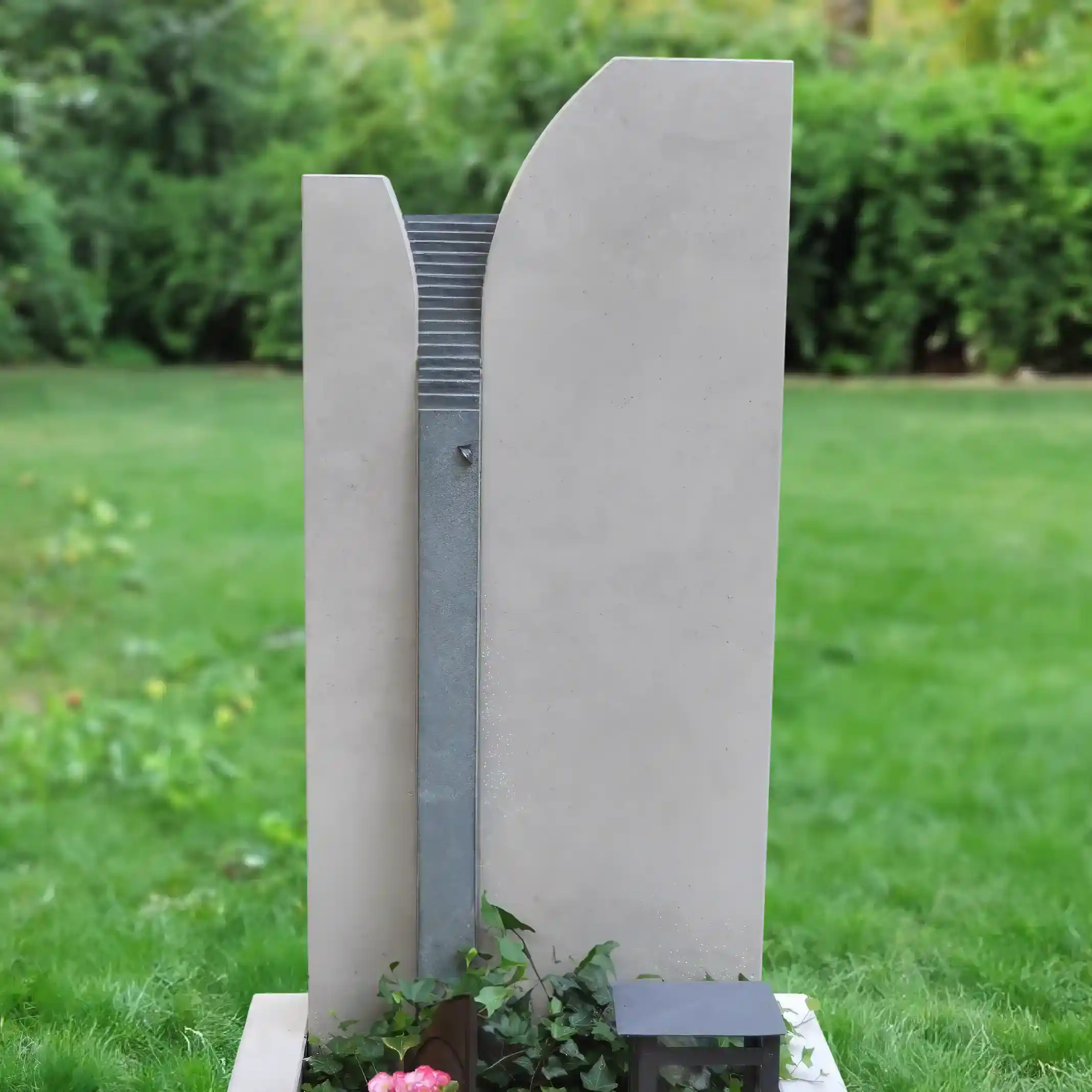 Einzelgrabstein Arktic Beige mit Motiv aus Aluminium
