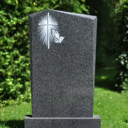 Einzelgrabstein aus Impala Hartgestein poliert mit Motiv Radierung Kreuz und betende Hände