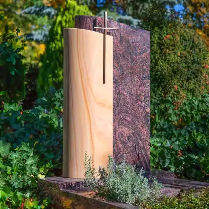 Einzelgrabstein mehrteilig mit Bronze Kreuz aus Quarzit und Granit