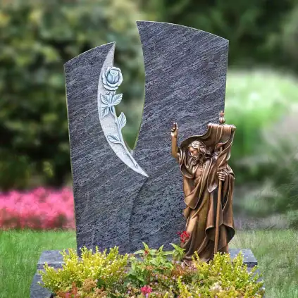 Einzelgrabstein einteiliges Grabmal mit halbplastisch gearbeiteter Rose und Kristallsteinen
