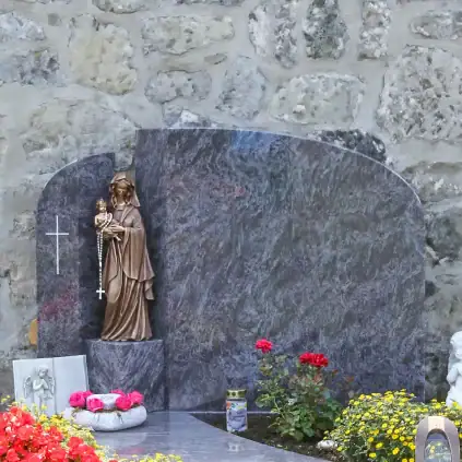Familiengrabstein - zweiteilig, aus Orion Granit mit Vase und Madonna