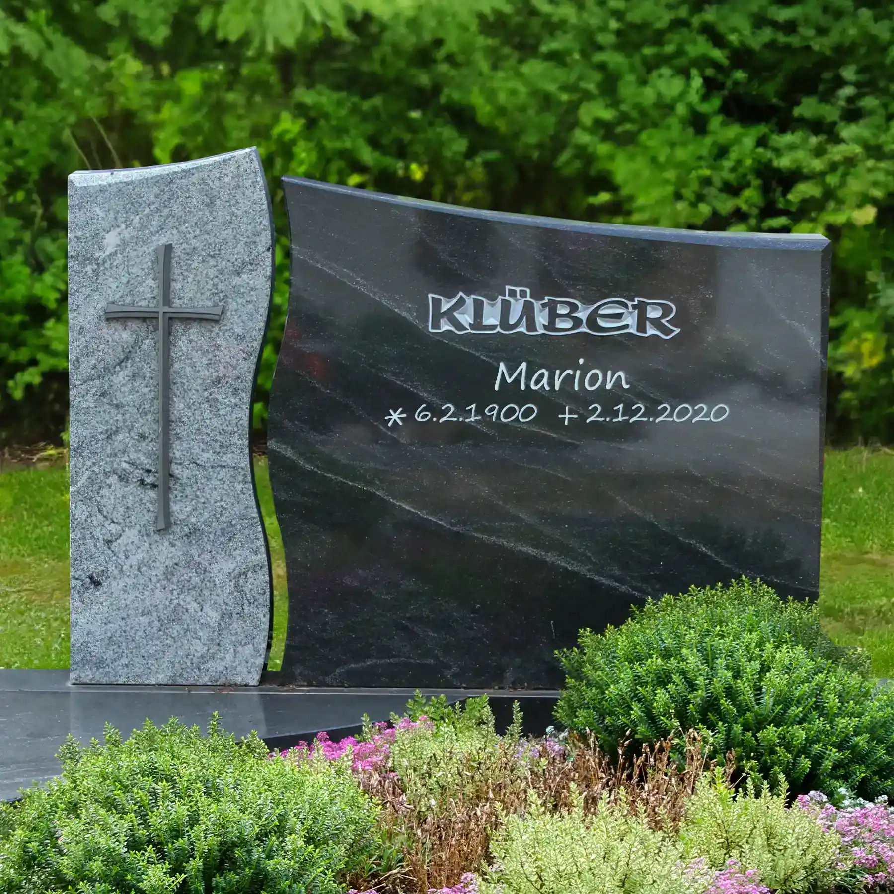 Familiengrabstein mit aufgesetztem Aluminiumkreuz - zweiteilig, aus Viscount White und Virginia Black – Bild 3