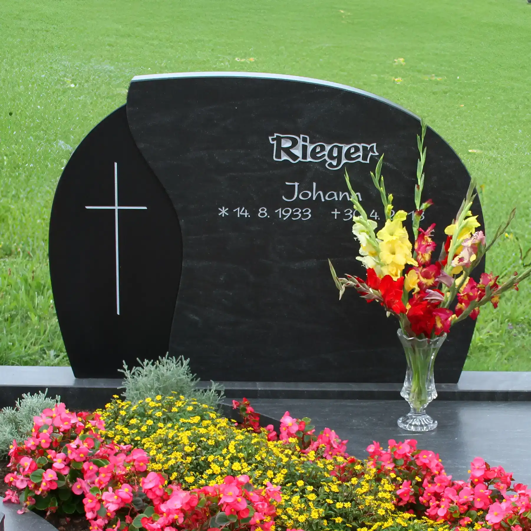 Doppelgrabstein aus Indian Black & Virginia Black Granit