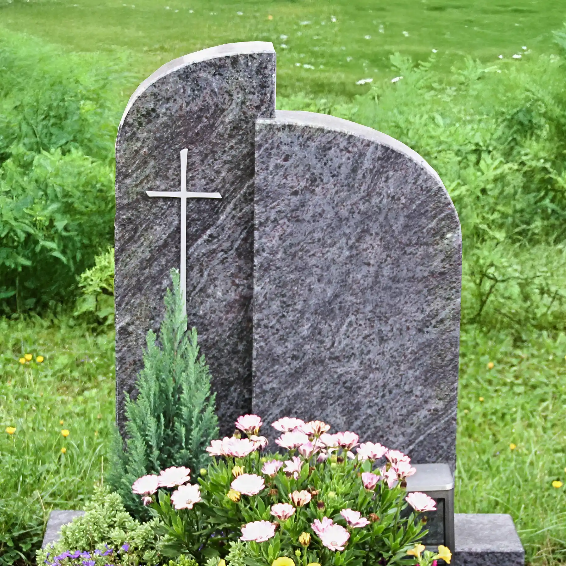 Urnengrabstein Orion poliert Kreuz