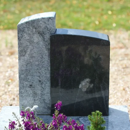 Urnengrabstein zweiteilig Granit