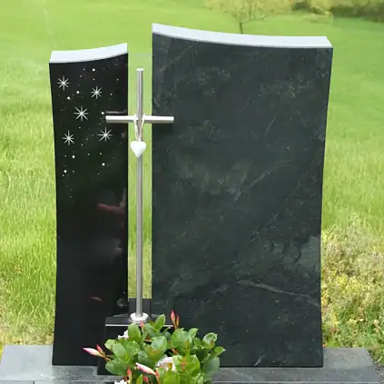 Urnengrabstein zweiteilig aus Indian Black und Alexandria mit Edelstahlkreuz und Swarovski-Sternen.