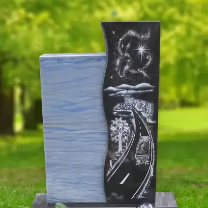 Urnengrabstein - Individueller Urnengrabstein aus Azul-Marmor und Jet Black Granit mit Gravur – LKW auf Straße unter Sternenhimmel