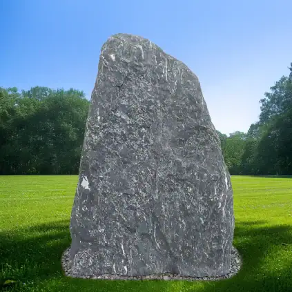 Felsengrabstein Findling aus Schneefelsen Granit, einzigartig und rustikal