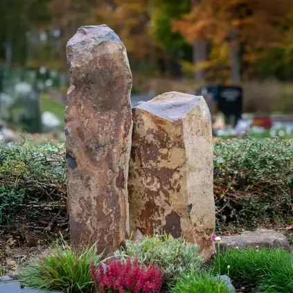 Stelen Basaltsäule Grabstein Messaggio aus Basalt