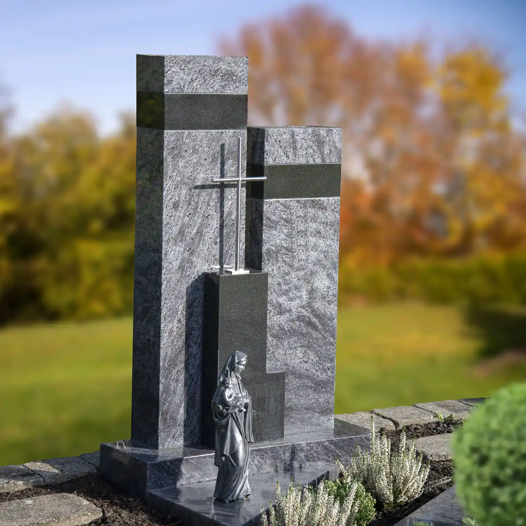 Einzelgrabstein – 3-teiliges Grabmal mit Edelstahlkreuz und Madonna-Figur aus hochwertigem Granit