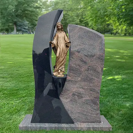 Ein stilvoller Einzelgrabstein mit einer bronzenen Madonnenfigur. Das Design verbindet Eleganz und religiöse Symbolik.